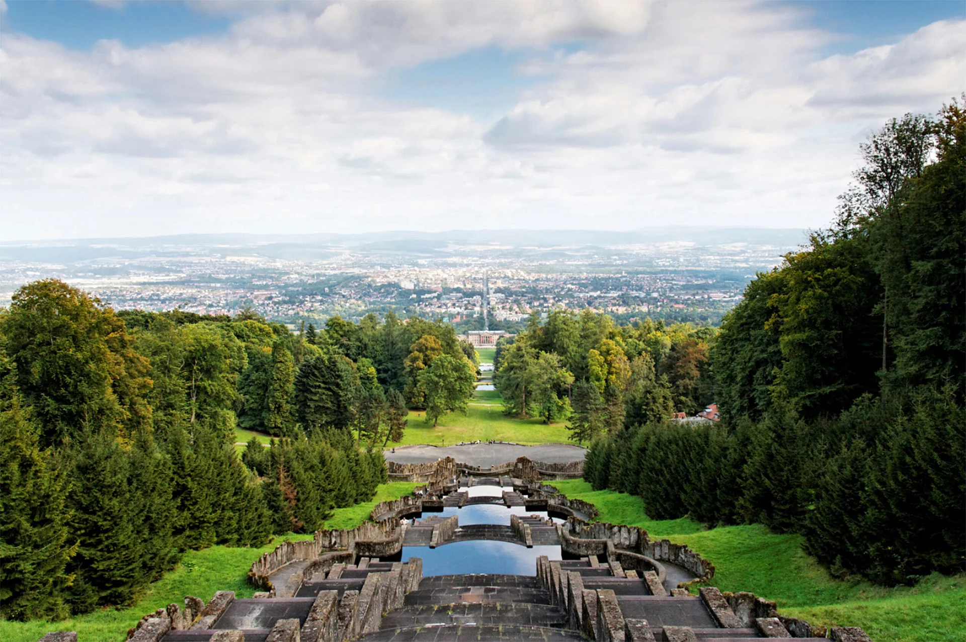 Blick vom Herkules-Monument in Kassel als Symbol für die Region und das H2-Cluster Nordhessen.
