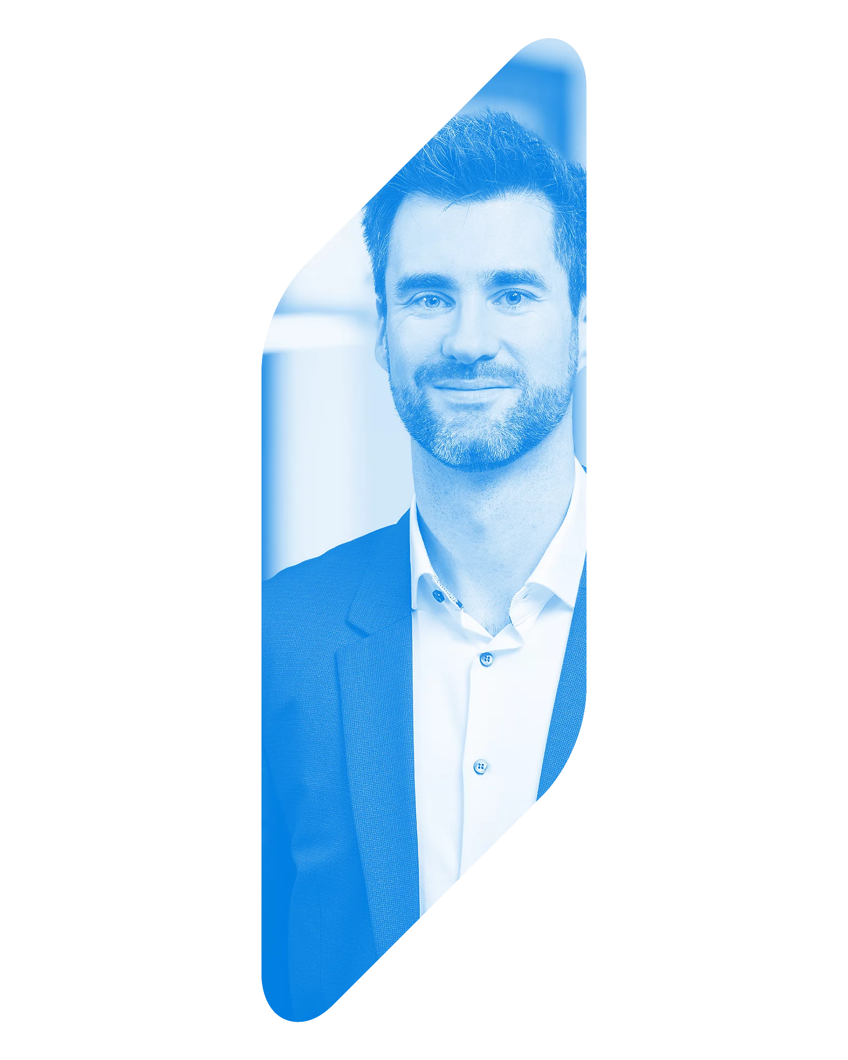 Blau getöntes, geometrisch geschnittenes Portrait von Dr. Marc Fiebrandt, Referent für Marktentwicklung grüner Gase.