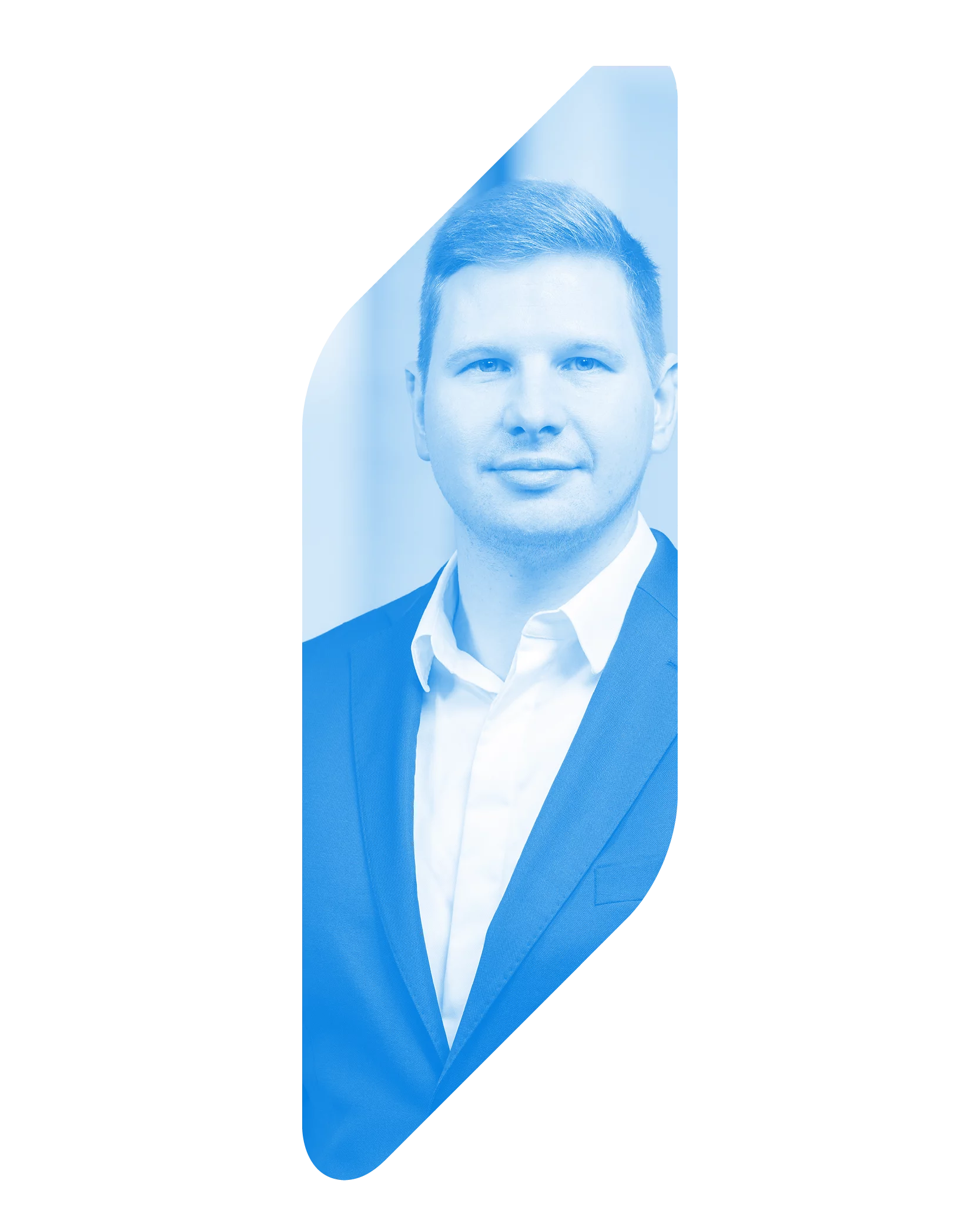 Blau getöntes, geometrisch geschnittenes Portrait von Sascha Tenholter, verantwortlich für die Biogaseinspeisung.